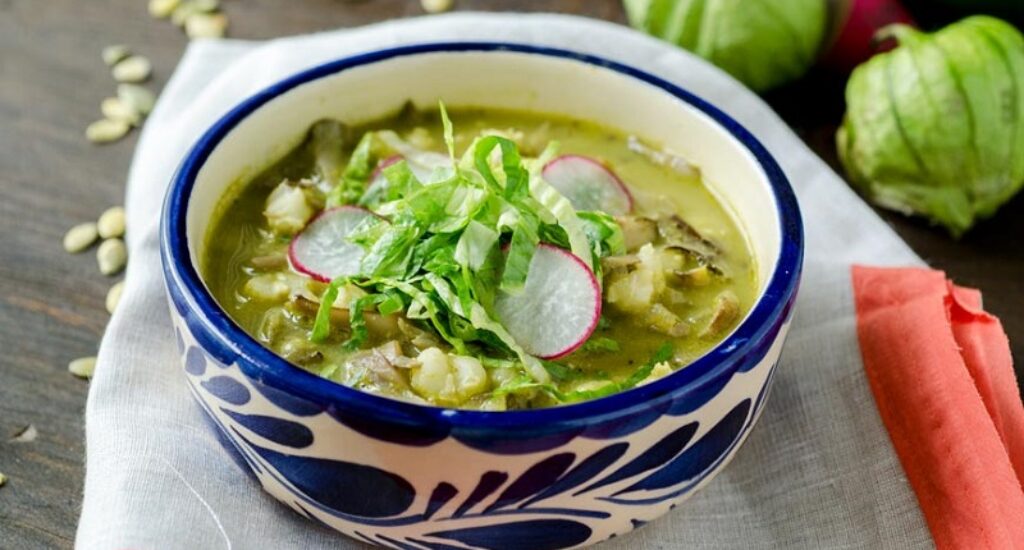 Mexican vegan pozole verde recipe with preparation steps