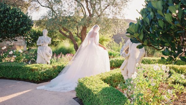How To Travel With A Wedding Dress