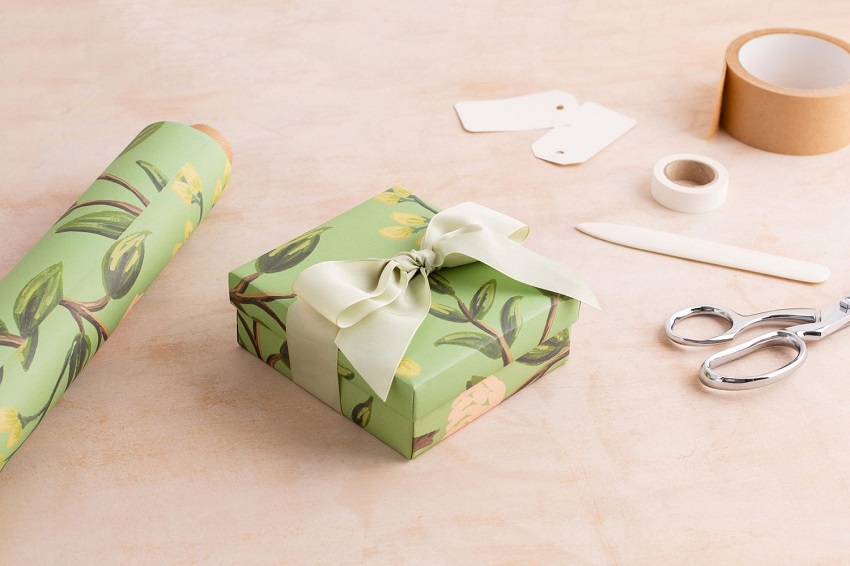 How to Wrap a Box for Decorations