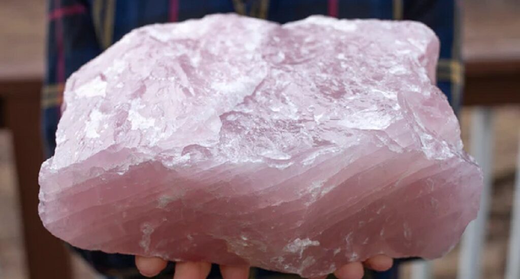 What is Rose Quartz Good for: Healing Properties and Benefits