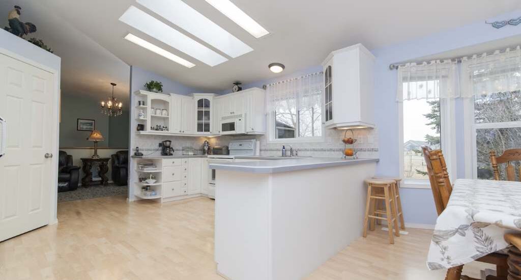 11 Kitchen Layout Ideas for Tiny Homes That Maximize Space